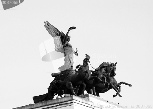 Image of Angel of Peace sculpture on top of Wellington Arch in London