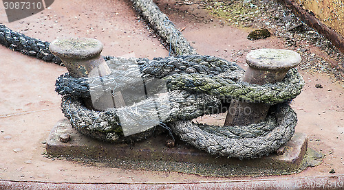 Image of old mooring rope