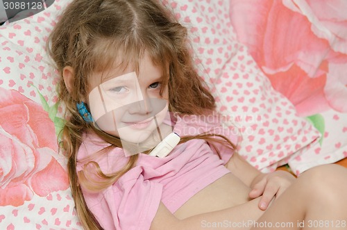 Image of Diseased three year old girl will measure the temperature