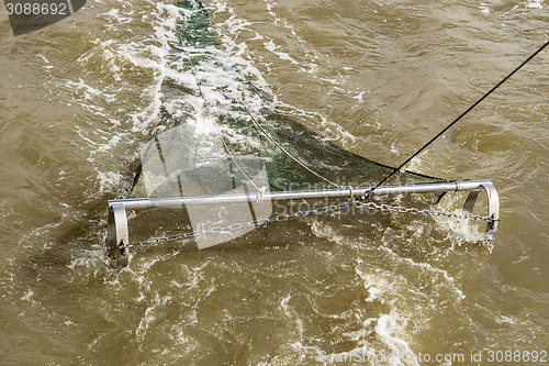 Image of fishing net in action