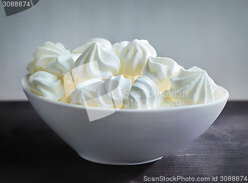 Image of bowl of meringue cookies