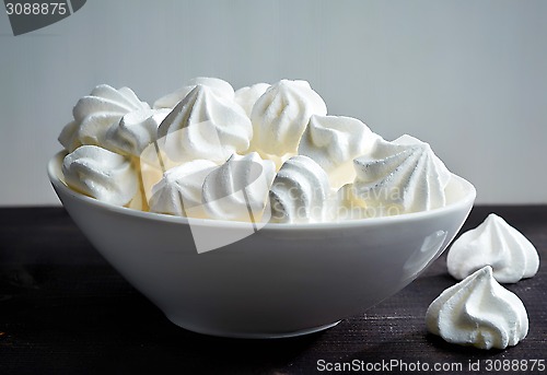 Image of bowl of meringue cookies