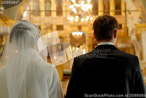 Image of Young pair gets married in church