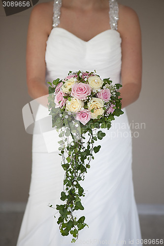 Image of Bride with bouquet