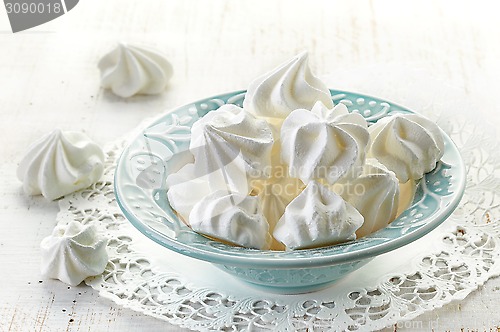 Image of bowl of meringue cookies