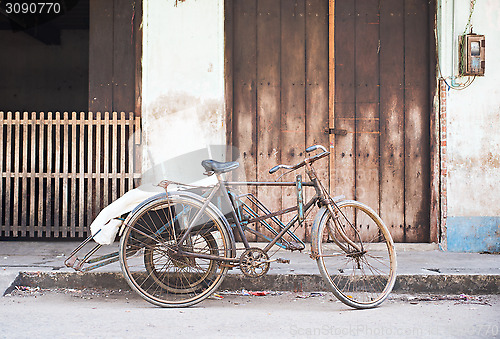 Image of Old, rusty cyclo