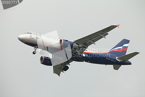 Image of Airbus A319 in the air