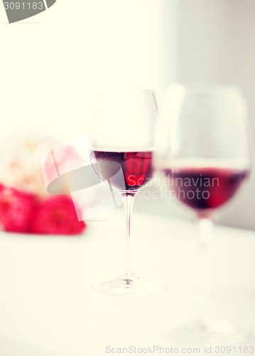 Image of wine glasses on the table in restaurant