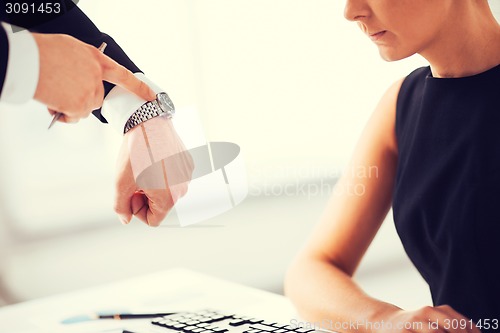 Image of boss and worker at work having conflict