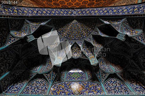 Image of mosque ceiling