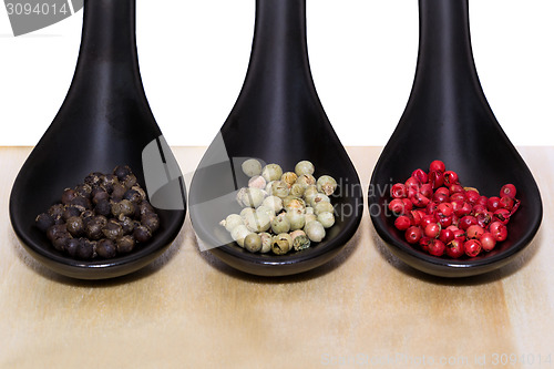 Image of Three types of peppercorns