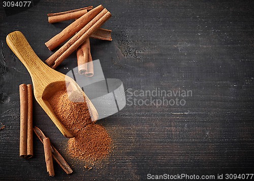 Image of Cinnamon sticks and powder