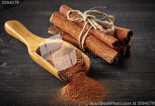 Image of Cinnamon sticks and powder