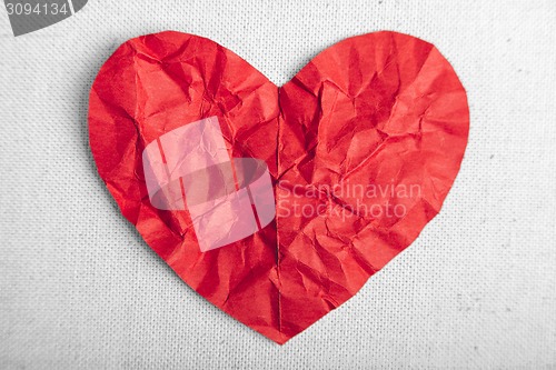 Image of heart of red paper 