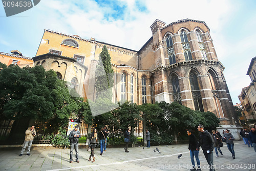 Image of People in front of Basilica dei Frari