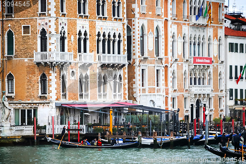 Image of Gondolas in front of Hotel Bauer Palazzo