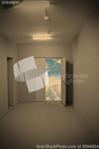 Image of openning door from hospital corridor