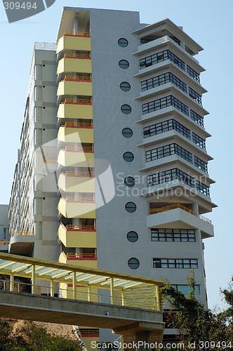 Image of A tall academic building in a campus