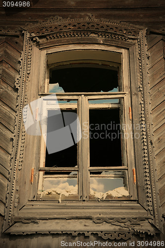 Image of old-time window with splinter flow