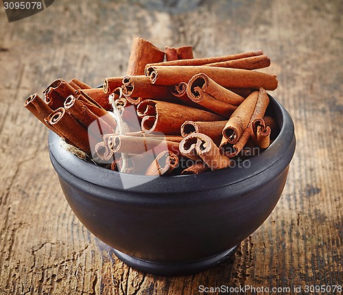 Image of bowl of cinnamon sticks