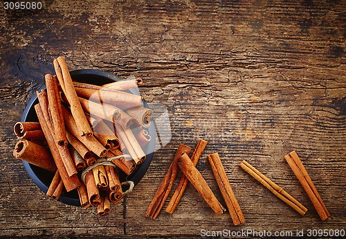 Image of bowl of cinnamon sticks