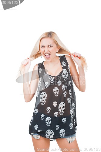 Image of Screaming Woman in skull t-shirt
