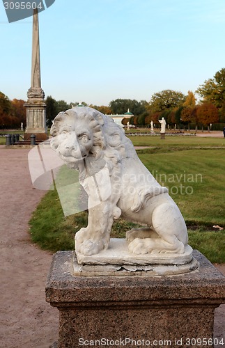 Image of statue in the park 