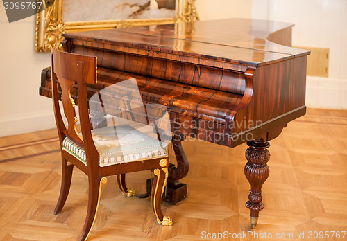 Image of grand piano