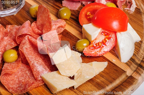 Image of Wooden tray with prosciutto