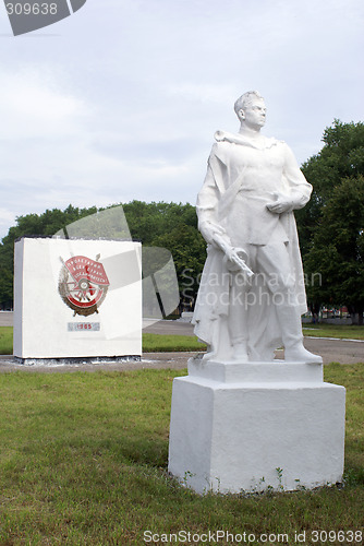 Image of Statue on the square