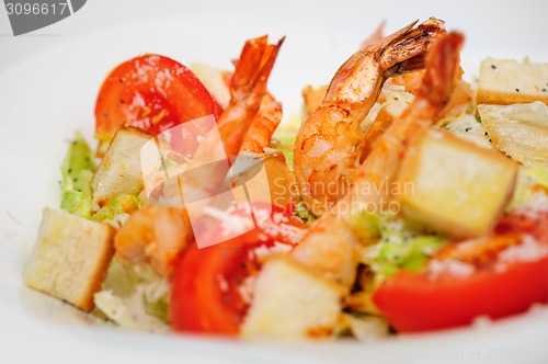 Image of Green salad with shrimps