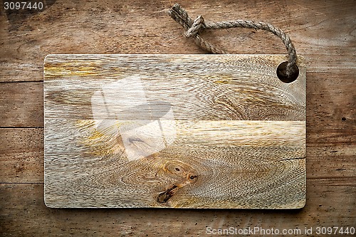 Image of top view of wooden cutting board 