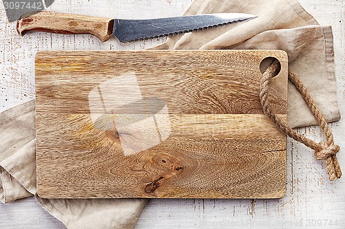 Image of top view of wooden cutting board 