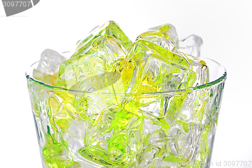 Image of juice in glass with ice cubes
