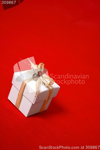 Image of Gift box presentt tied with raffia