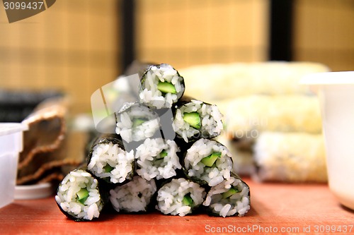 Image of rice rolls with cucumber