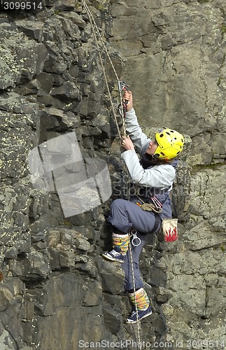 Image of Woman rockclimbing