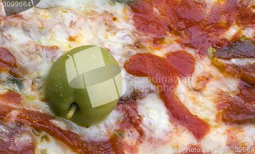 Image of Olive Pizza Detail