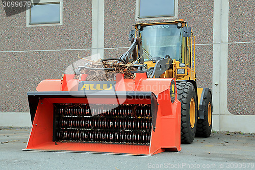 Image of ALLU Screener Crusher Bucket Mounted to a Volvo Wheel Loader