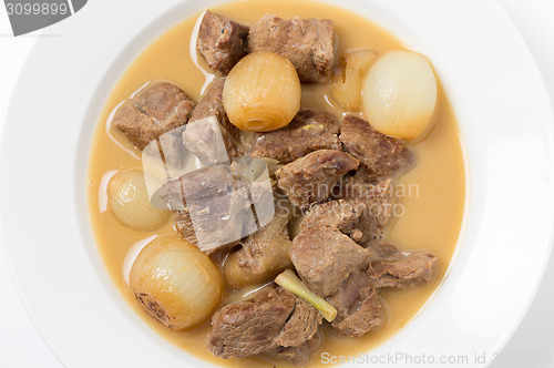 Image of Lamb fricassee with onion from above