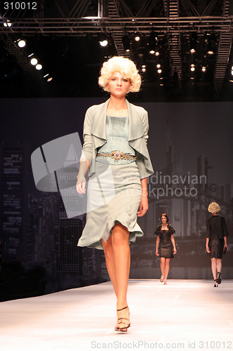 Image of Model on the catwalk during Seoul Collection (Fashion Week) 08 S