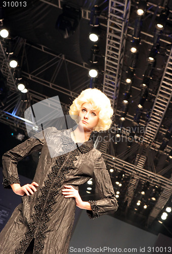 Image of Model on the catwalk during Seoul Collection (Fashion Week) 08 S