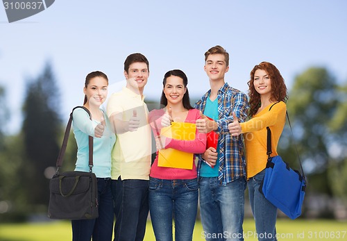 Image of group of smiling teenagers showing thumbs up