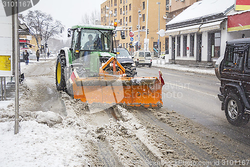 Image of Clearing roads of snow