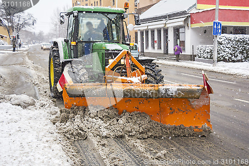 Image of Clearing roads of snow