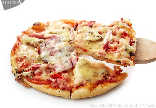 Image of freshly baked pizza