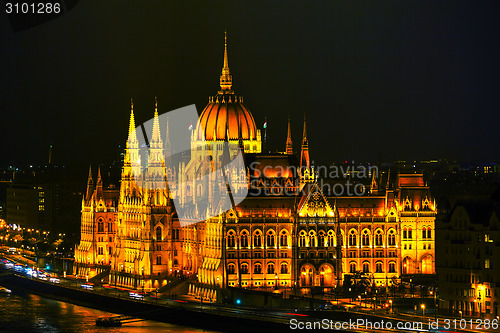 Image of Parliament building in Budapest, Hungary