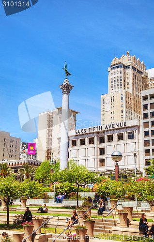 Image of Union Square in San Francisco on a sunny day