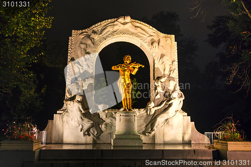 Image of Johann Strauss statue at Stadtpark in Vienna