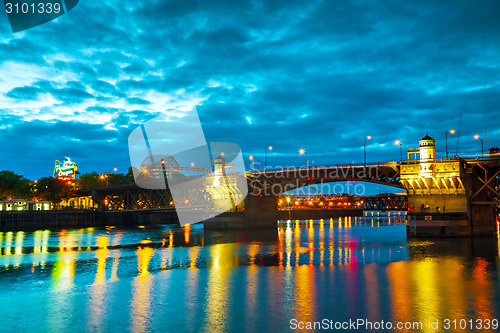 Image of Burnside drawbridge in Portland, Oregon